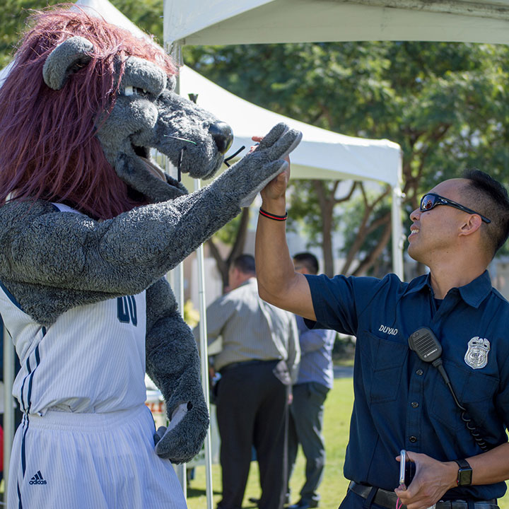Iggy giving a high five to a Public Safety officer